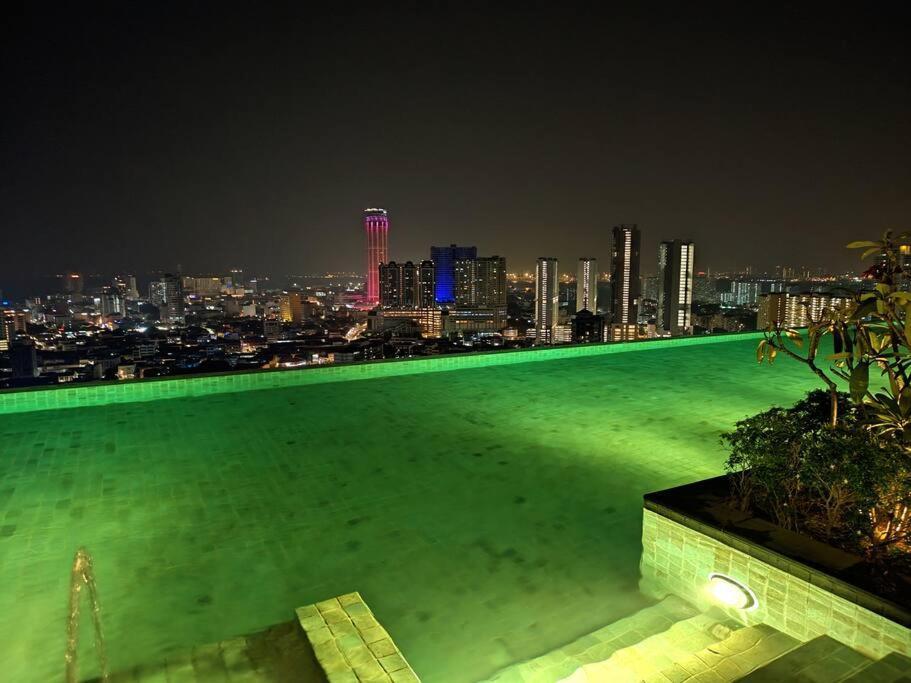 Infinity Pool 2Br Suite 7Pax @Beacon @Georgetown Extérieur photo
