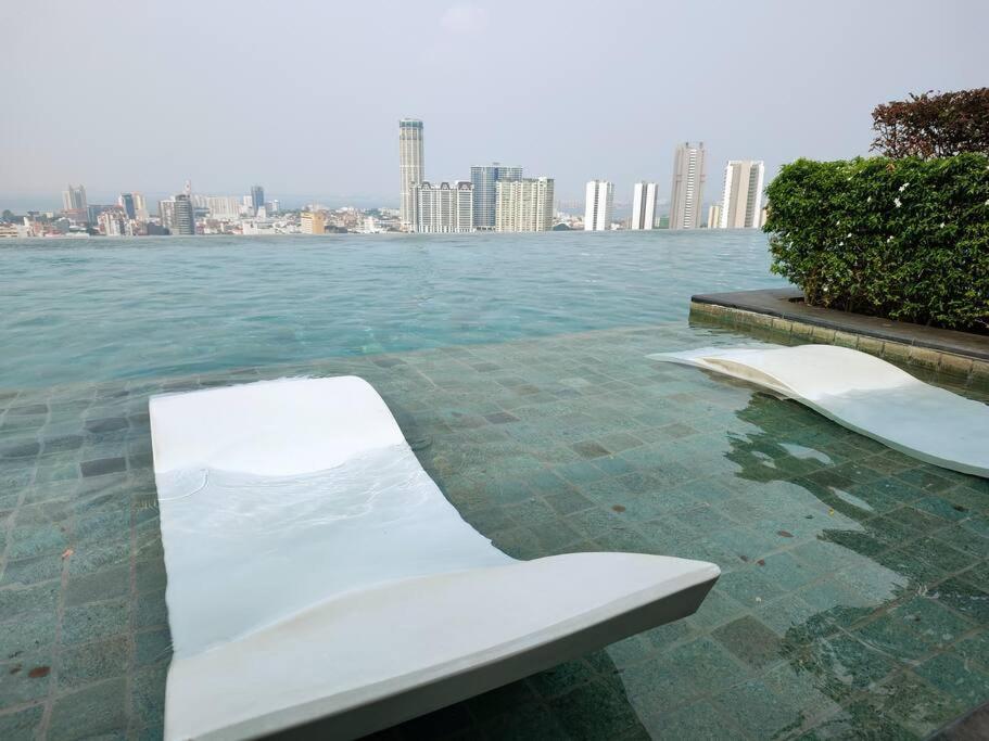 Infinity Pool 2Br Suite 7Pax @Beacon @Georgetown Extérieur photo